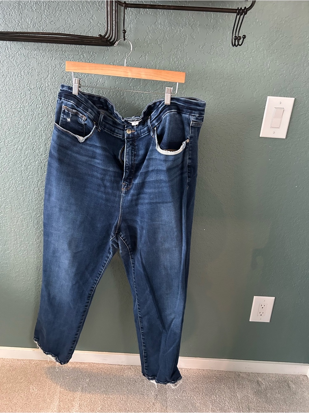 Good American Good Legs Straight Jeans 24 Plus